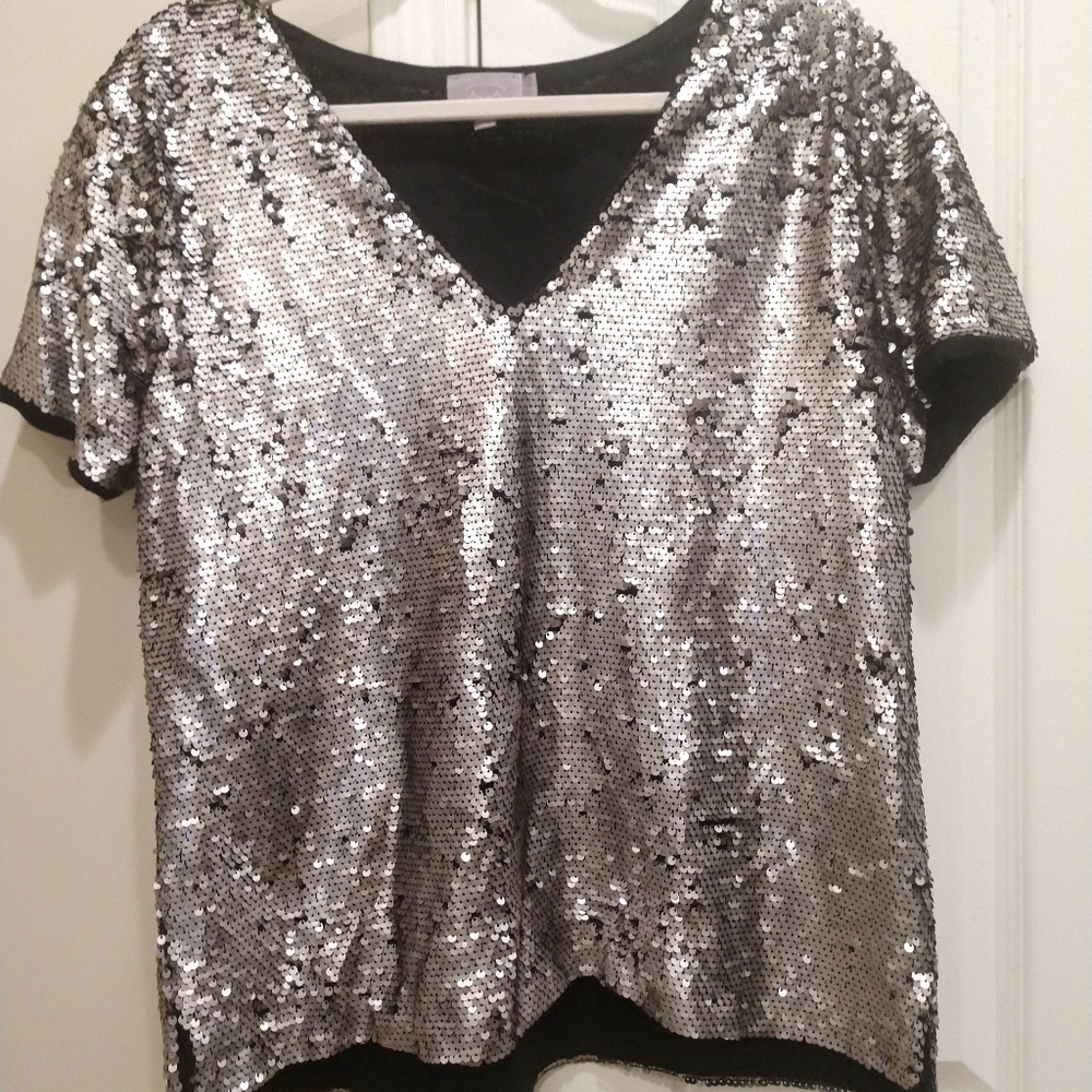 V-neck reverse sequin square top